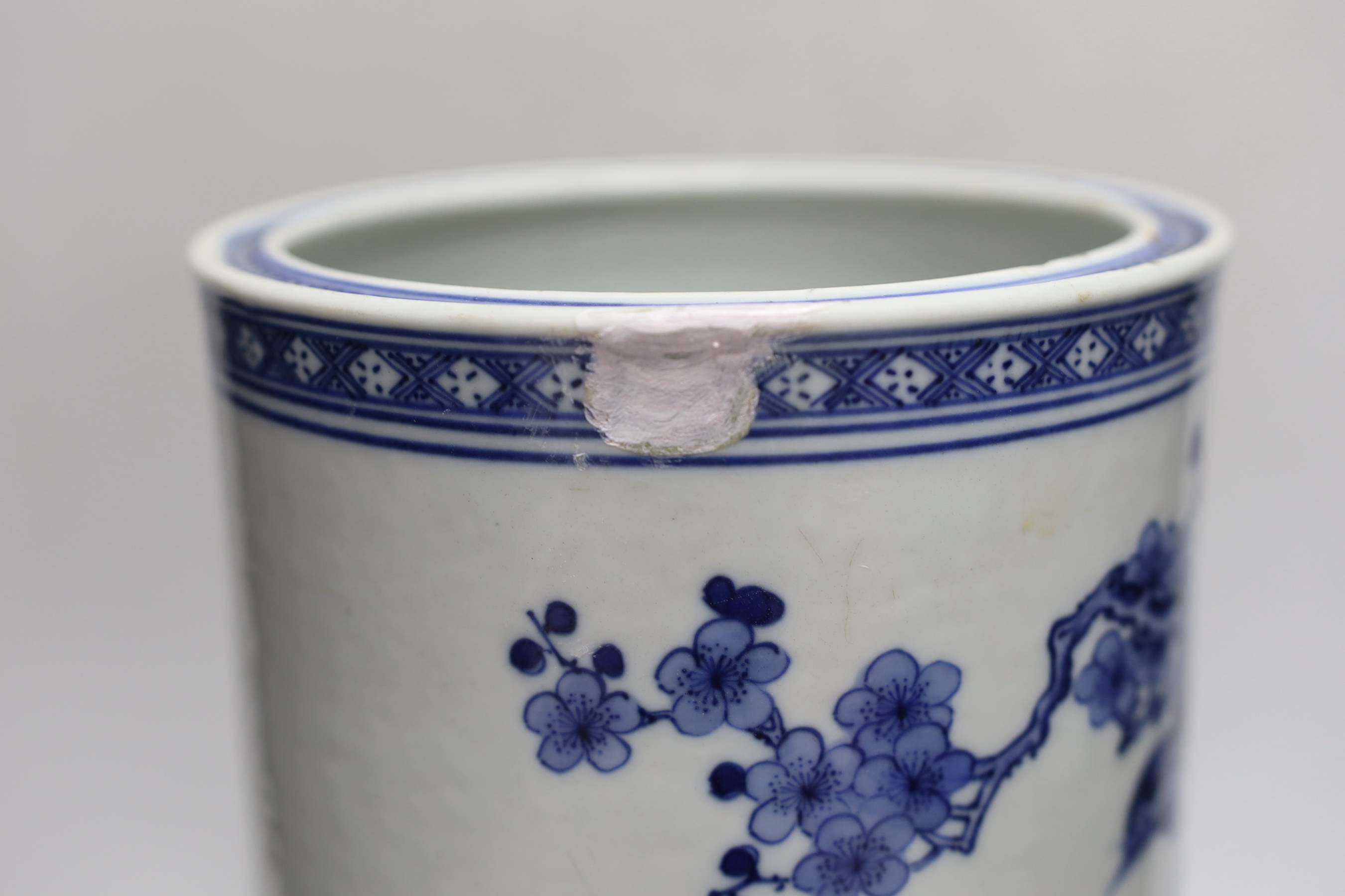 A 19th century Chinese blue and white cylinder vase, 32cm (a.f.)
